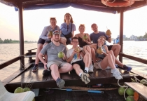 Compare self-sufficient travel and tour travel | What is the best choice