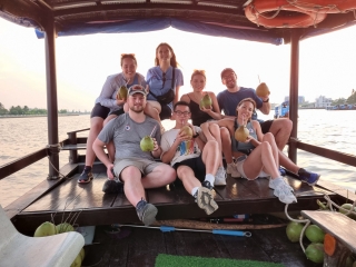 Compare self-sufficient travel and tour travel | What is the best choice